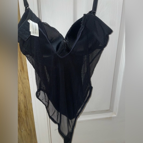 Jessica Simpsons Body Suit - Picture 2 of 3